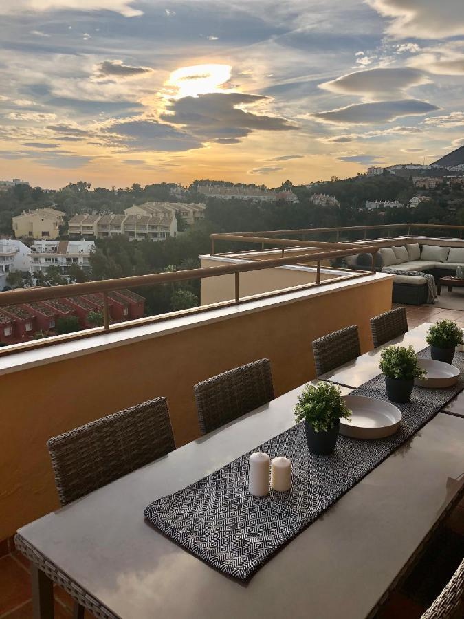 Luxurious Duplex Penthouse With Golf And Sea Views *